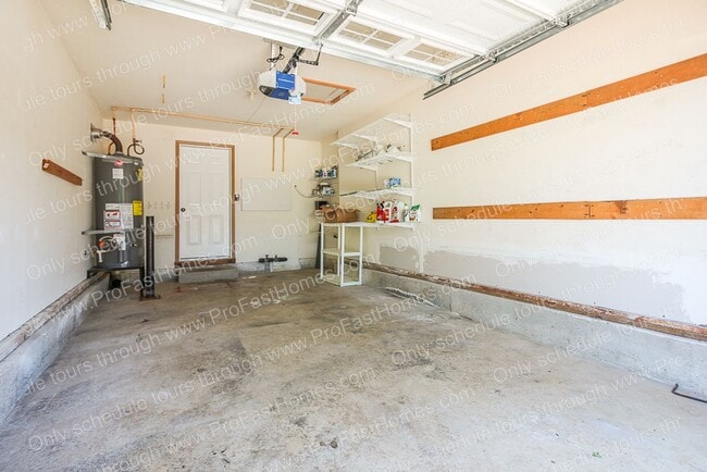 Building Photo - 2642 NE 1st Dr