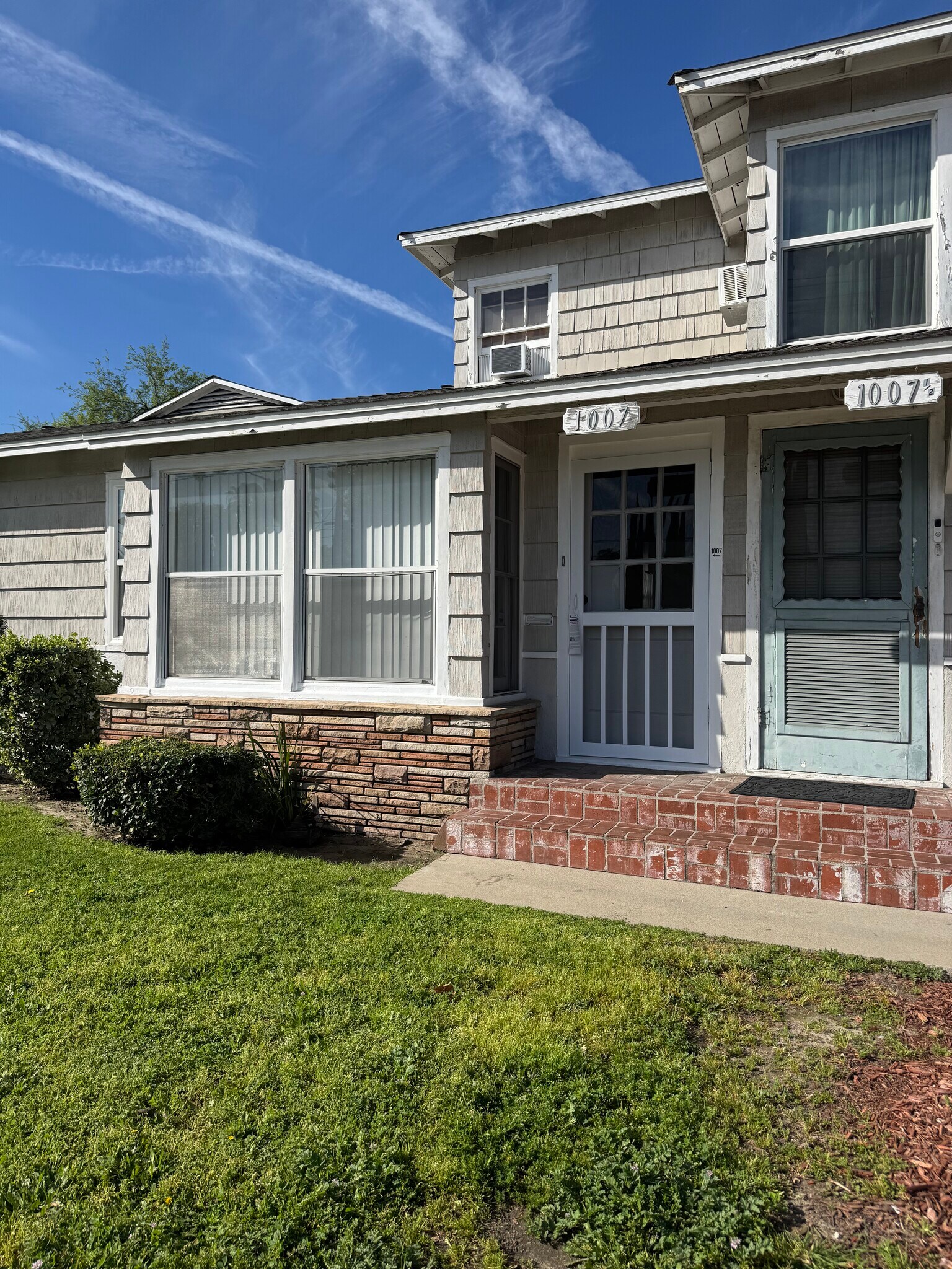 Building Photo - 1005 N Buena Vista St