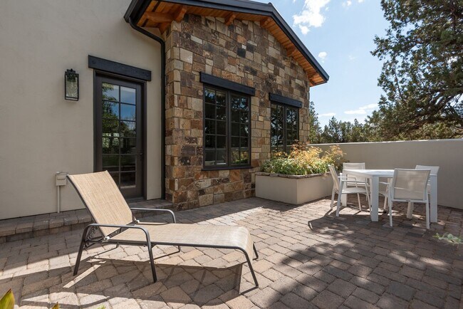 Building Photo - Stunning Furnished Estate in Pronghorn