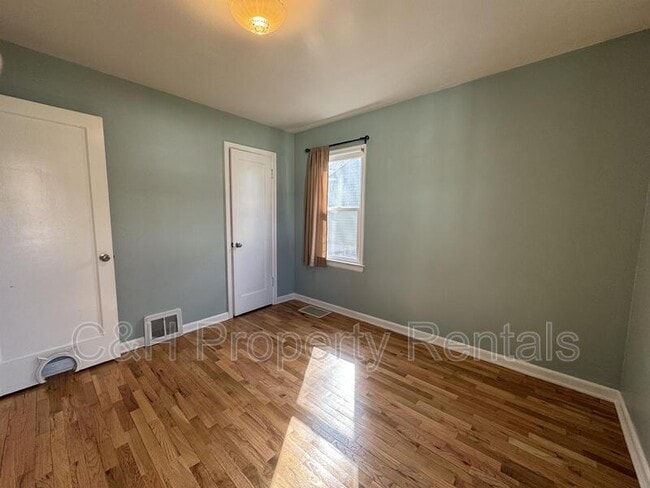 Building Photo - 1711 Avenue D