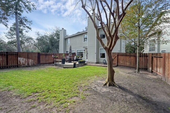 Building Photo - 246 N Walden Elms Cir