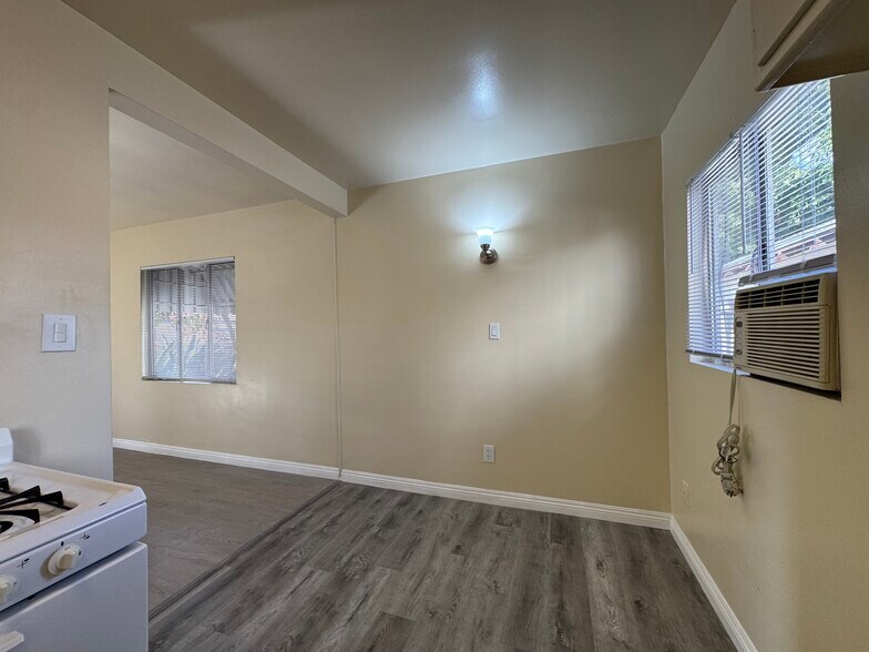 Building Photo - 6727 Pickering Ave