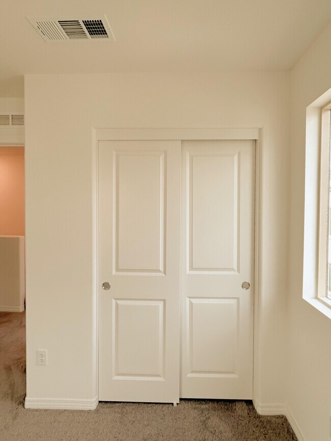 Building Photo - 5254 Wildflower Ln