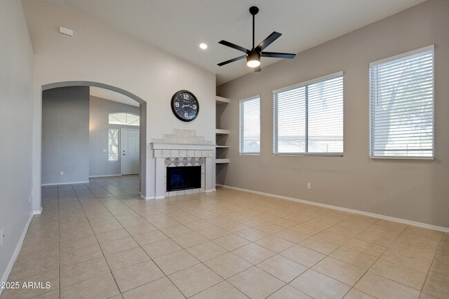 Building Photo - 4402 E Creosote Dr