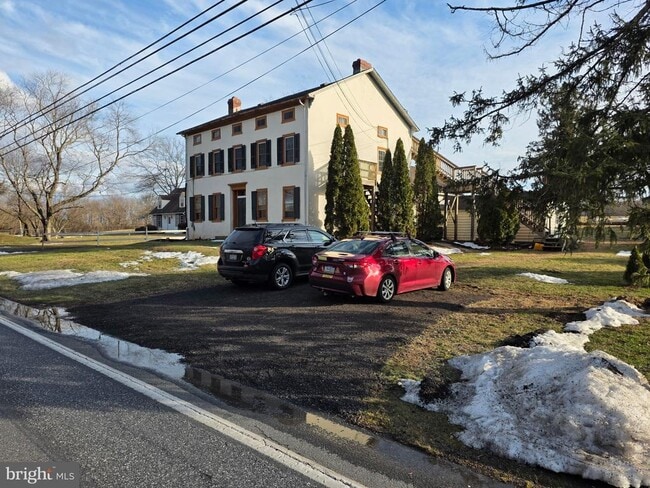 Building Photo - 2022 E Main St