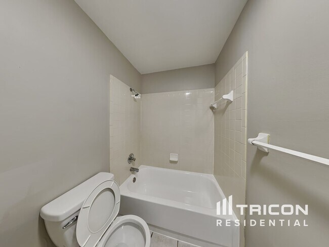 Building Photo - 111 Ravenway Dr