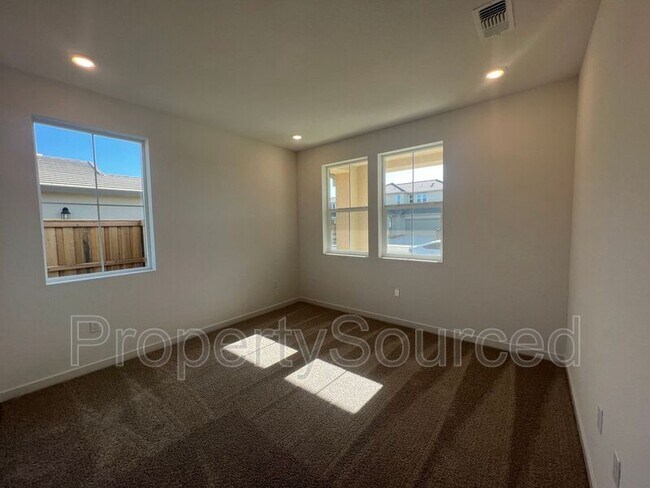 Building Photo - 1029 Pipit St