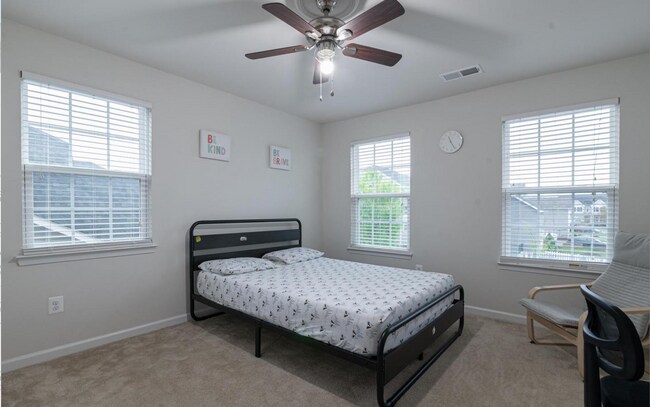 Building Photo - 1113 Long Farm Cir