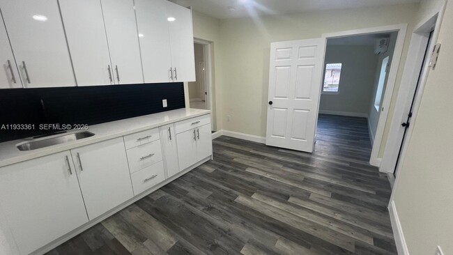 Building Photo - 1251 Little River Dr