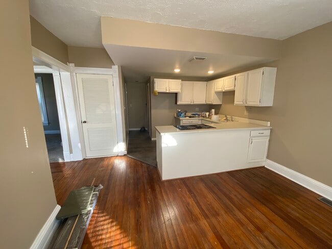 Building Photo - Hempstead