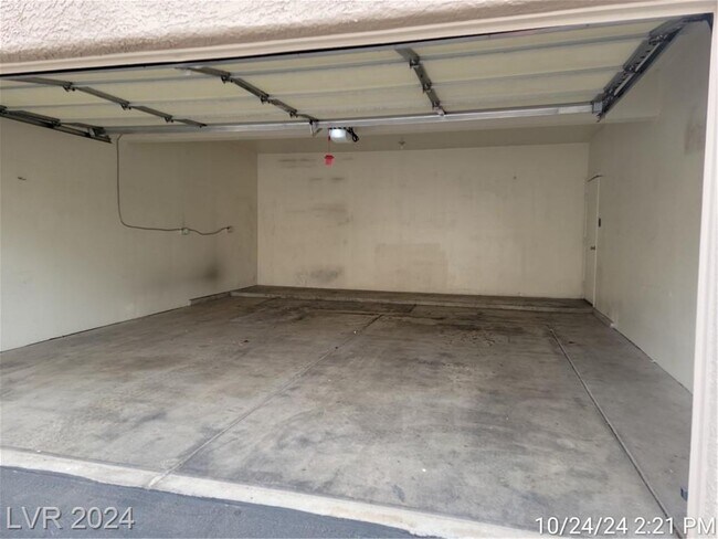 Building Photo - GREEN VALLEY 1ST FLOOR UNIT WITH ATTACHED ...