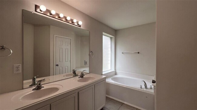 Building Photo - 5818 La Crema