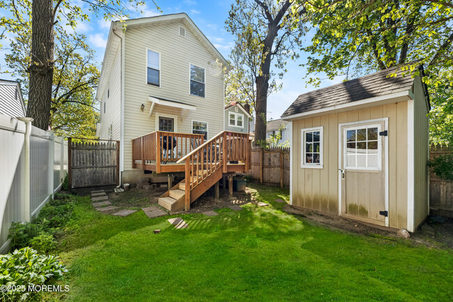 Building Photo - 105 Wayside Dr