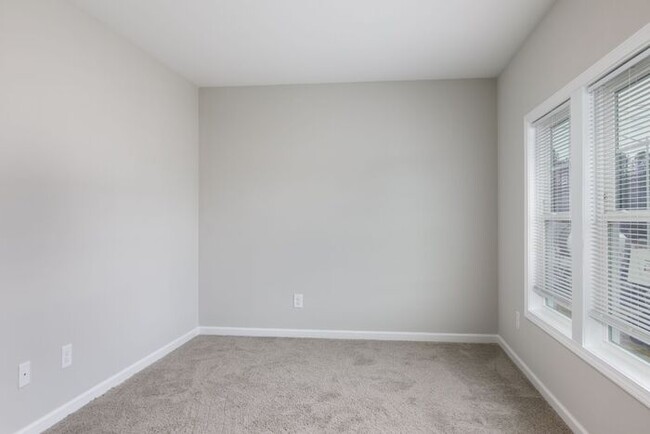 Building Photo - Gorgeous 2 Bed 2.5 Bath Home Ready for Mov...