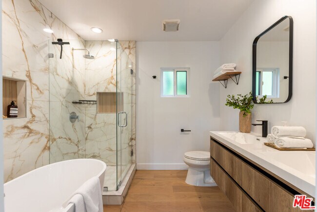 Building Photo - 3840 Lyceum Ave