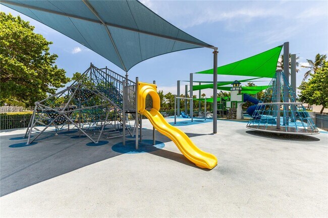 Building Photo - 4747 Collins Ave