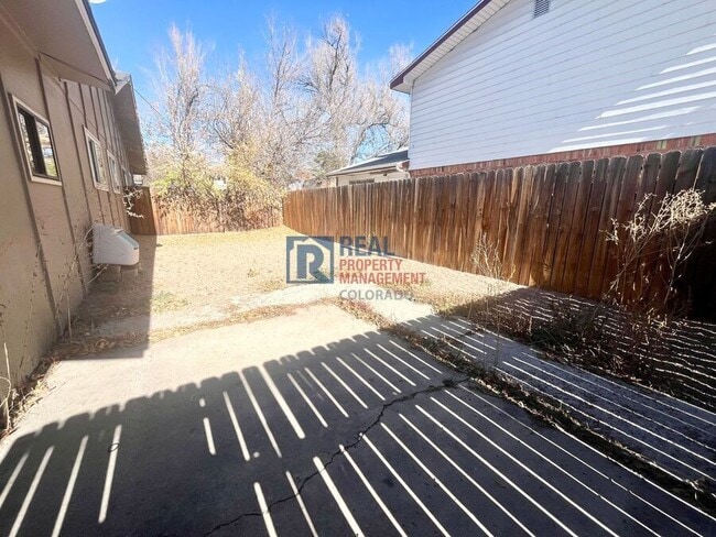 Building Photo - 1319 Potter Dr