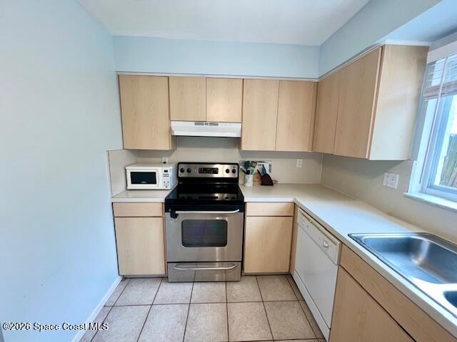 Building Photo - 4 Colonial Dr