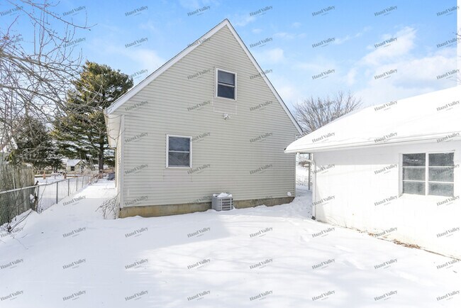 Building Photo - 522 Elaine Rd