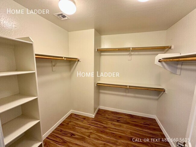 Building Photo - 33343 N Mildred Ln