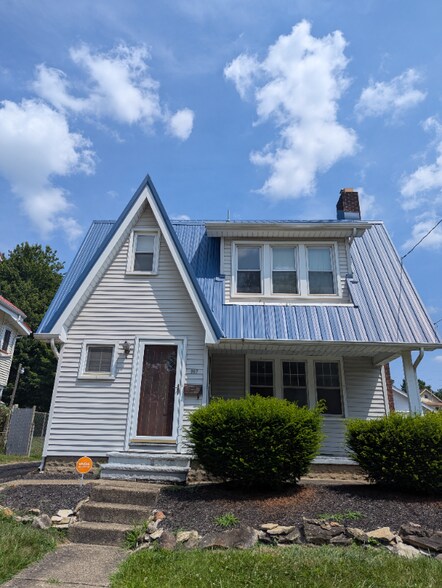 Building Photo - 367 Laird Ave SE