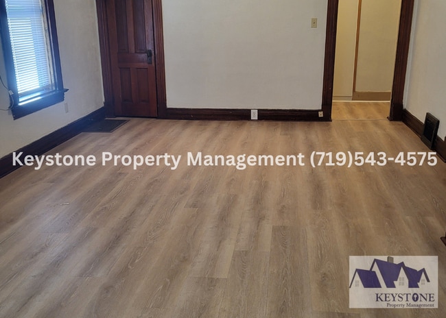 Building Photo - Freshly Painted Home - 2 Bedrooms/1 Bath/ ...