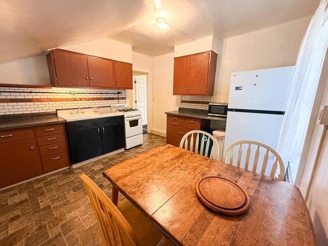 Building Photo - 422-424 E State St Ithaca