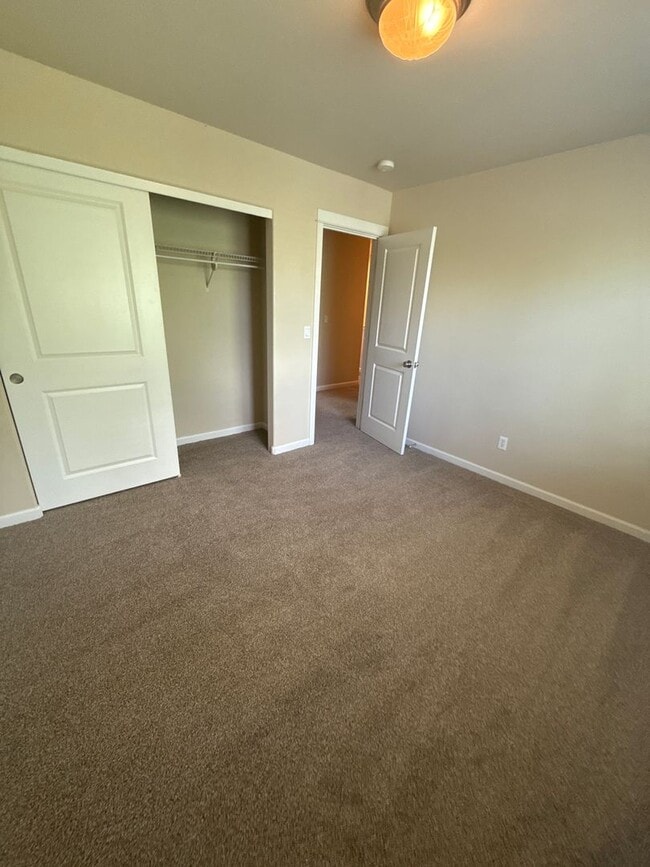 Building Photo - DOG CONSIDERED!! 3 Bdrm House, Gas Heat/Fi...
