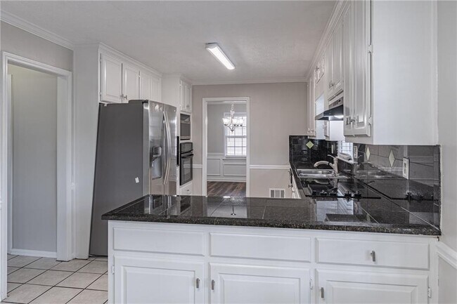 Building Photo - 736 Singley Dr