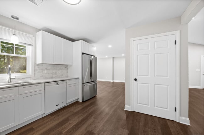 Building Photo - 237 Elmwood Cir