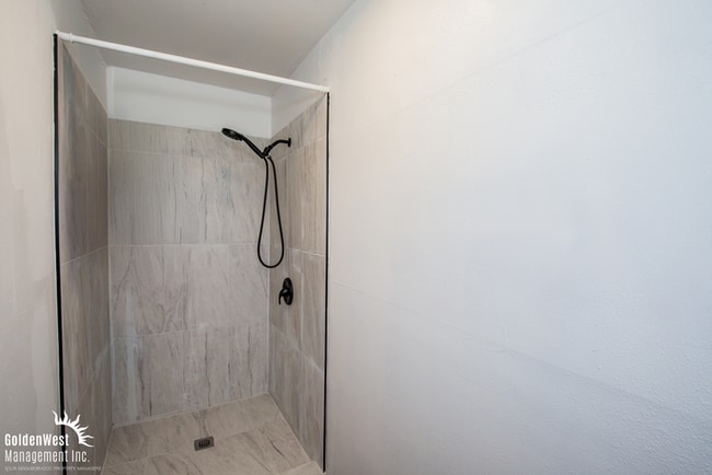 Building Photo - Charming 3Bdm 2Ba Home with Large Yard & 2-Car Garage in Central Las Vegas!