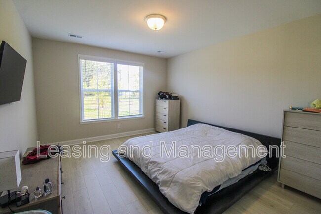 Building Photo - 448 Bluegill Ln