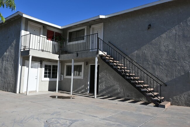 Building Photo - 2 Bedroom Apartment -Las Vegas -NO PETS -1...