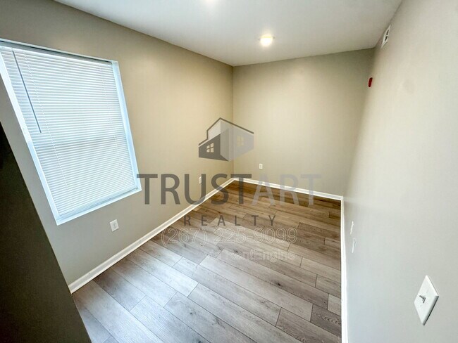 Building Photo - 5448 Springfield Ave