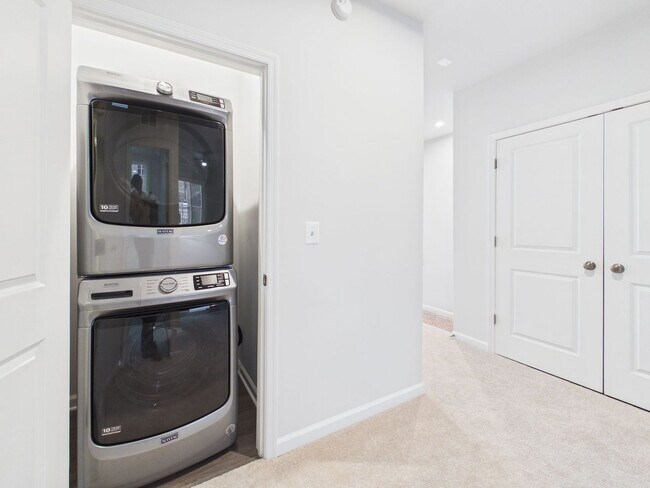 Building Photo - 640 Brookwood Glen Terrace