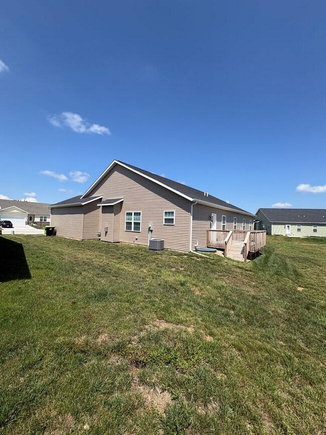 Building Photo - 709 Stephanie Ct