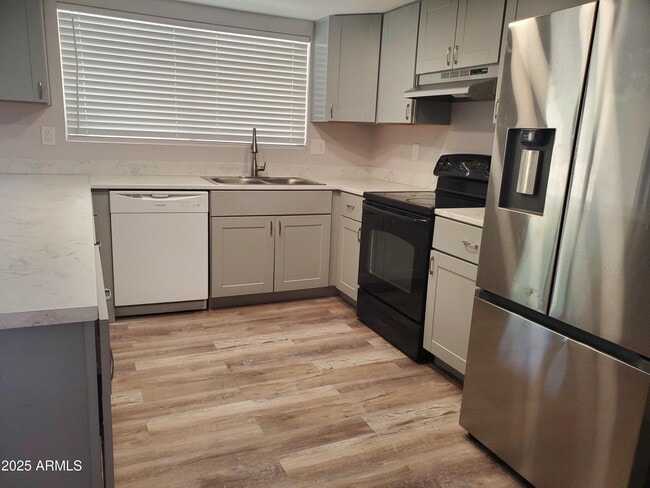 Building Photo - 1511 E Desert Dr