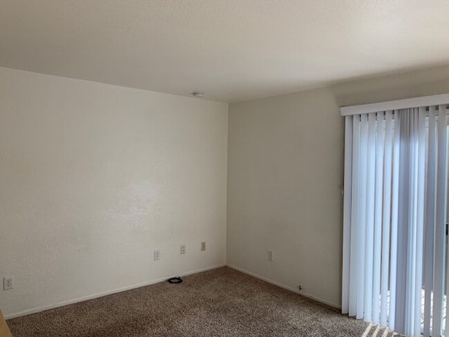 Building Photo - 3 Bedroom, 2 full Bath suite PLUS a PRIVATE fenced backyard w/garden shed.