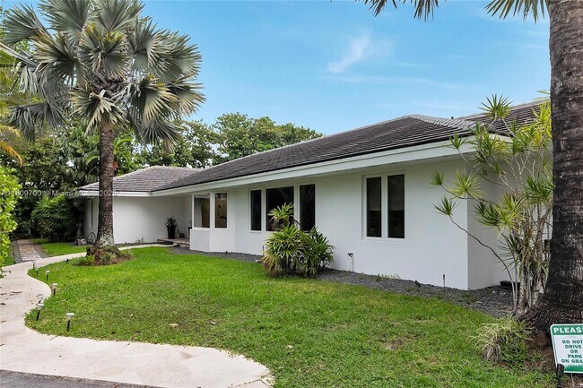 Building Photo - 415 Rovino Ave