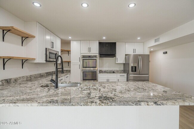 Building Photo - 2030 E Duke Dr