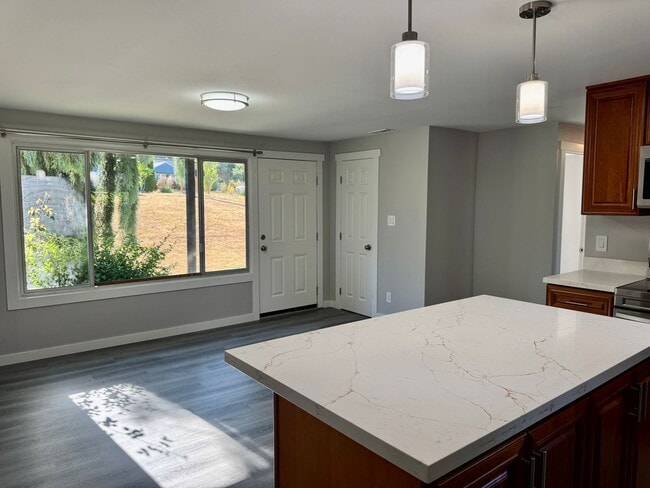 Building Photo - Beautifully Remodeled 4-Bedroom Home with Spacious Backyard in Mountlake Terrace