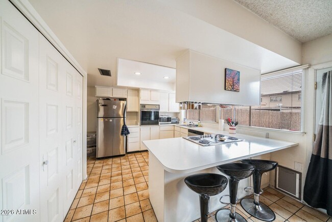 Building Photo - 1621 E Dunbar Dr