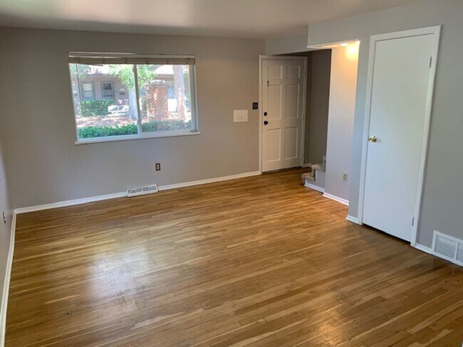 Building Photo - Private 2-Story End Unit