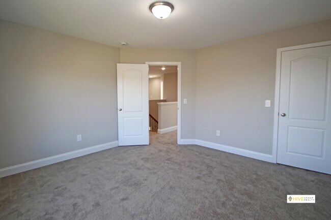 Building Photo - Upscale rental in Harrisonburg!