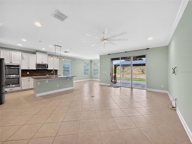 Building Photo - 2062 Redbay Ave