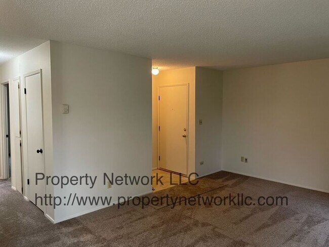 Building Photo - Gresham 2 Bedroom Condo with Garage