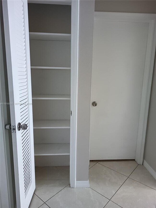 Building Photo - 1818 Fillmore St