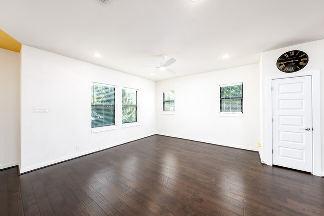 Building Photo - 1150 N Olive St
