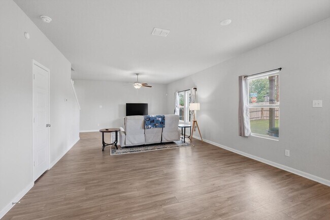 Building Photo - Bright & Airy Living Near Lackland AFB
