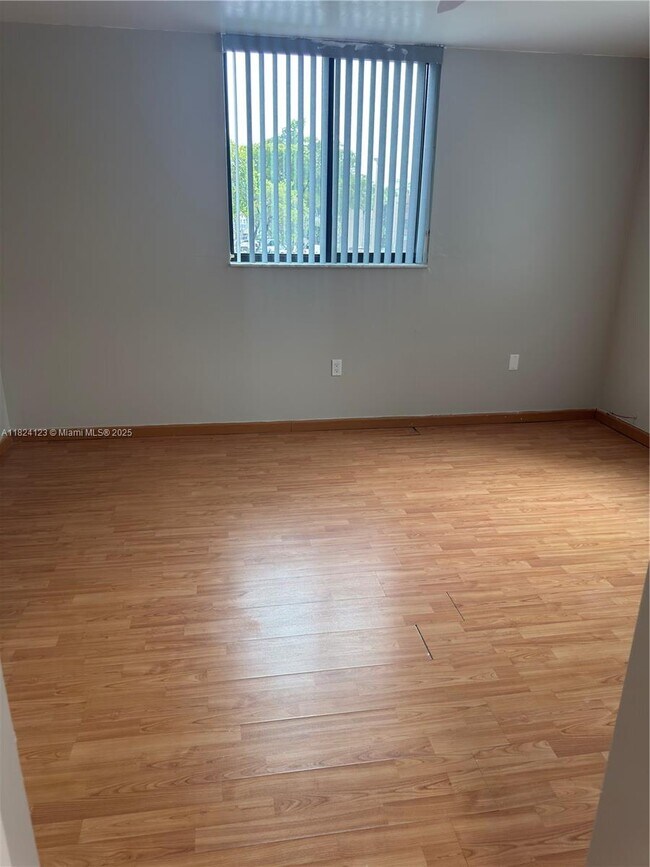 Building Photo - 10865 SW 112th Ave